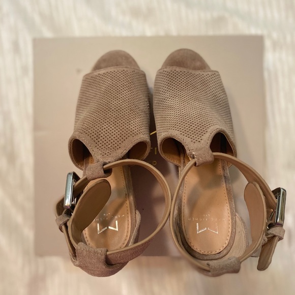 Marc Fisher Alison Wedges, Size 6 - Picture 4 of 5